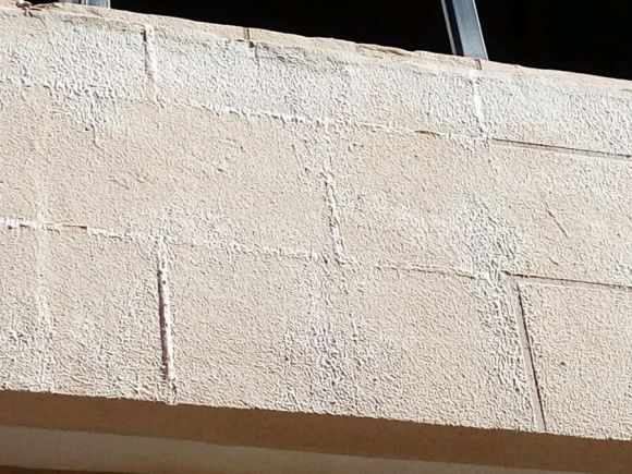 如何解決外墻水包水出現(xiàn)泛白、龜裂問題?